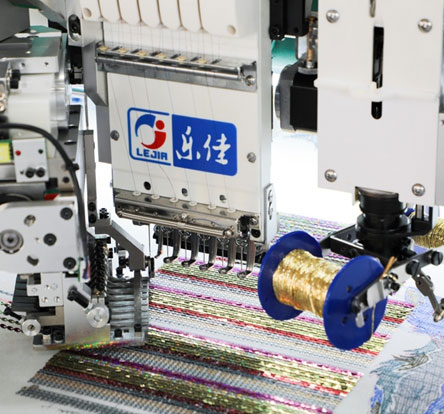 LJ-618 + 18 máquina de bordar multifunción máquina de bordar enrollada / encintadora máquina de bordar con dispositivo de lentejuelas